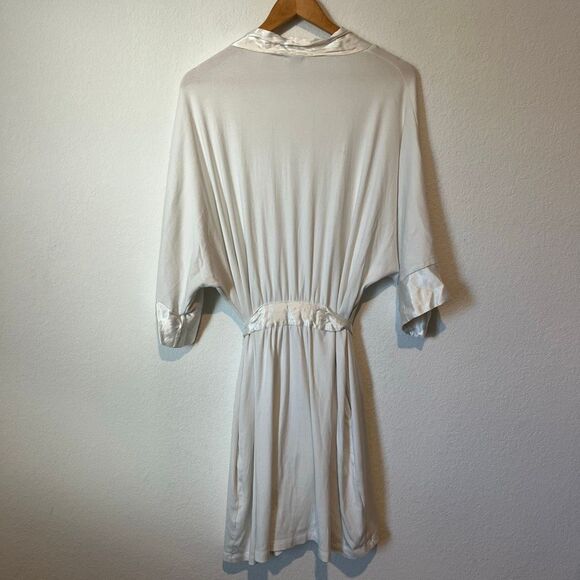 PJ Harlow Egg Nog Ribbed Knit Satin Trim Short Shala Robe Women's Size XS/S - Picture 6 of 9